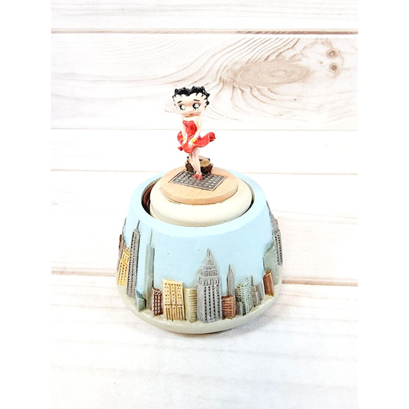 Vintage 1995 Betty Boop Musical Snowglobe I Wanna Be Loved By You - Vandor READ - Picture 3 of 16